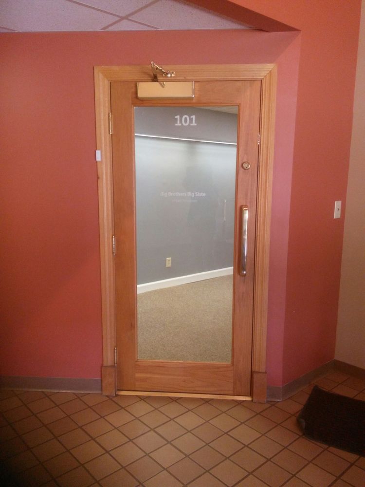 119 W Summit Hill Dr, Knoxville, TN 37902